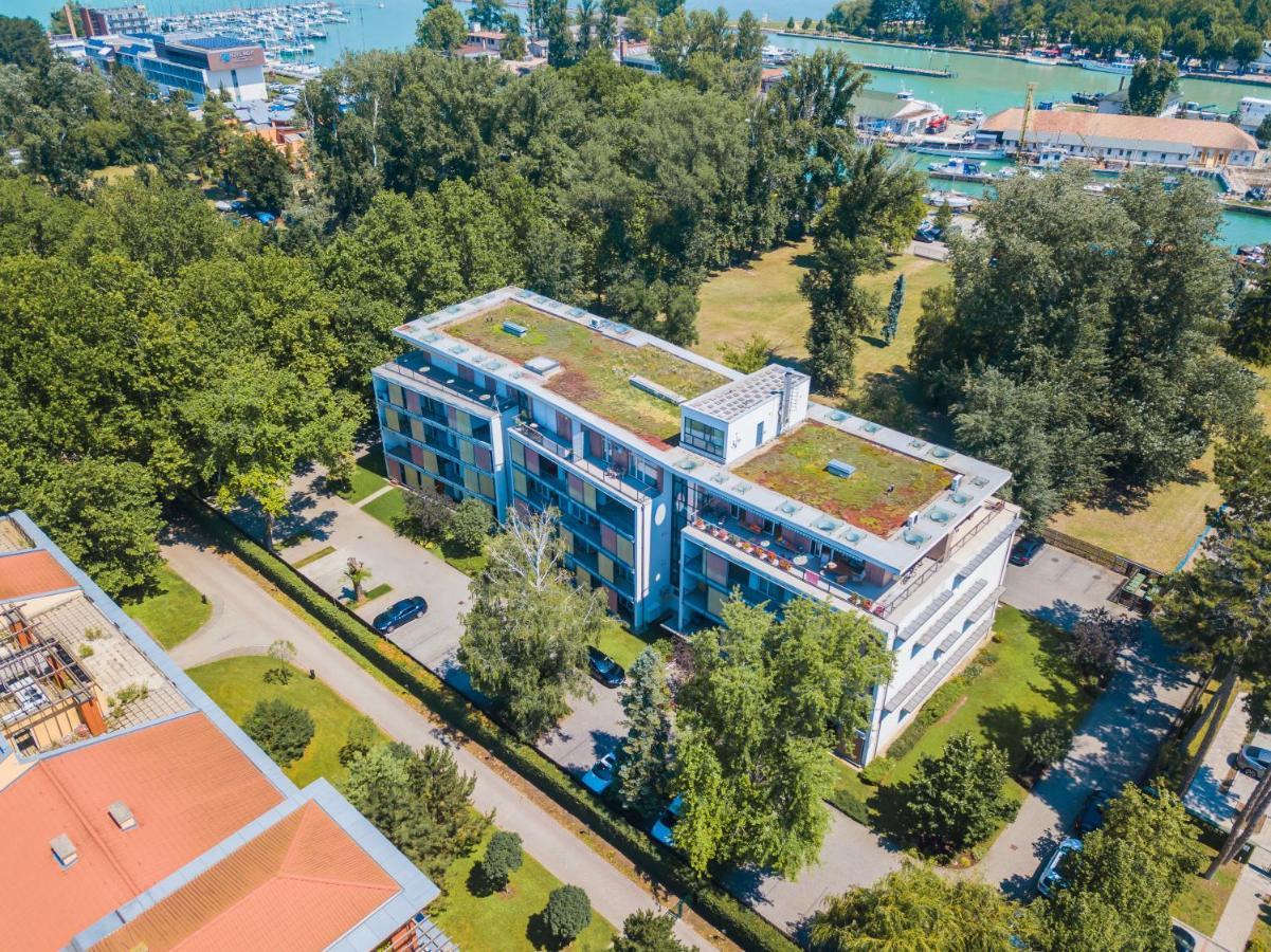 Mf Villa Azur Wellness Apartment Siófok Dış mekan fotoğraf
